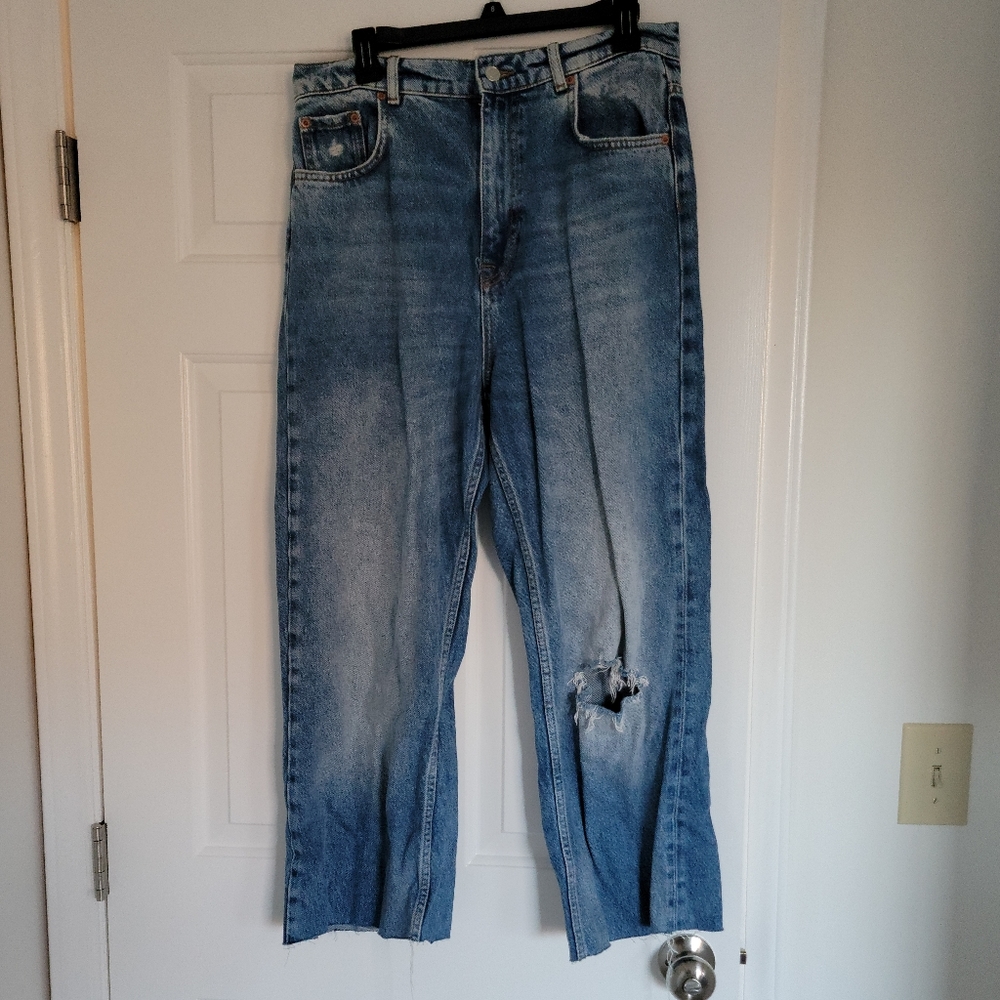 Size 10 loose 90s fit high rise ankle jeans, raw hem, EUC